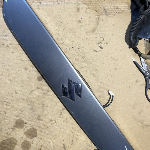 Облицовка с Емблема Багажник 83941-61M0 SUZUKI SX4 S-Cross JY 2018 1.0 Турбо