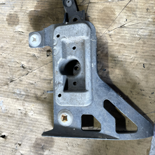 Скоба Държач Дясна Страна 7p5802830A Porsche Cayenne 3.0D 92A/EG22/2012, 25 €