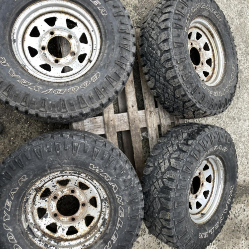 16 джанти 5х165,1 Land Rover Defender 7J et8 Goodyear Wrangler 285/75/16