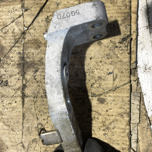 Скоба Държач 5G07D Mazda CX3 4х4 77kW 1.5дизел 2015