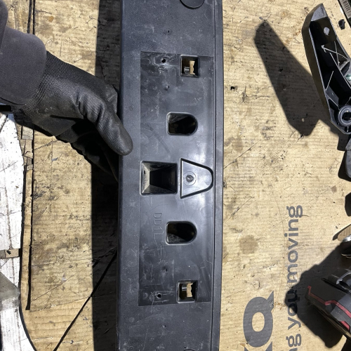 Рамка Държач Рег. Номер DD1L-50171 Mazda CX3 4х4 77kW 1.5дизел 2015