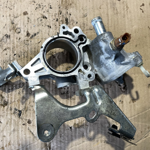 Корпус Термостат 0B320399C SUZUKI SX4 S-Cross 1.4 2021 HYBRID ALLGRIP 6AT