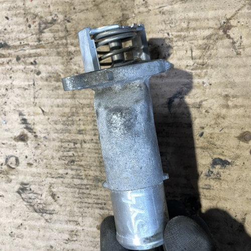 Корпус Термостат SUZUKI SX4 S-Cross 1.4 2021 HYBRID ALLGRIP 6AT