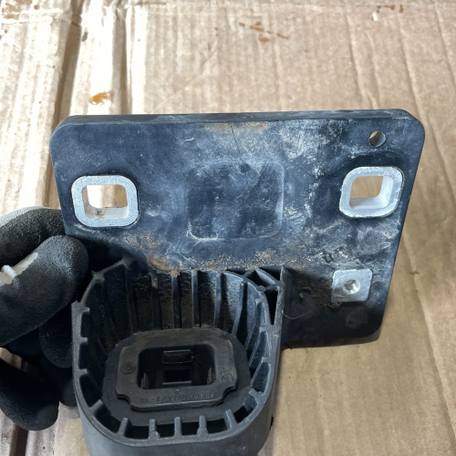 Скоба Държач Радиатор Дясно 1EA121367F Volkswagen ID.3 E11 PRO