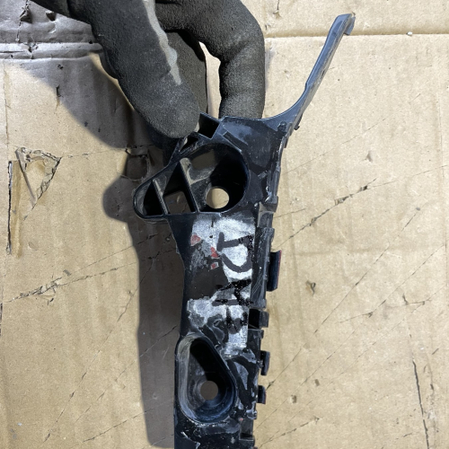 Преден Държач Десен Кланик Mazda3 2014 2.0бен 121kW