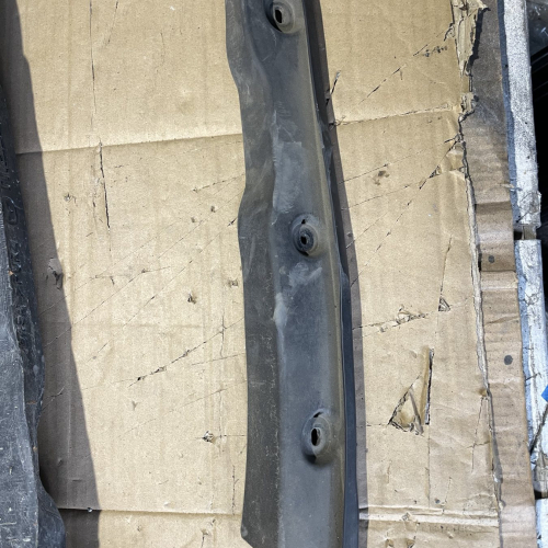 Уплътнение Десен Калник B45A-56915 Mazda3 2014 2.0бен 121kW