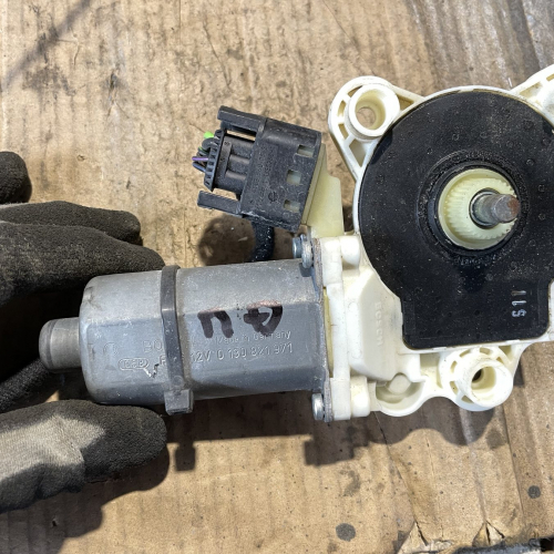 Моторче Стъклоповдигач Предна Дясно A2118203042 Mercedes E class W211 V6 4matic Tmodel OM642