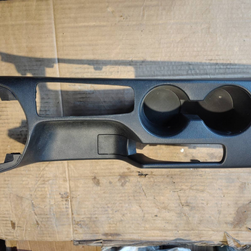 Cup Holder Централна Конзола D09W-64431 Mazda CX3 77kW 1.5дизел 2015