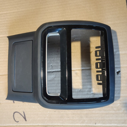 Облицовка Задна Част Средна Конзола 3G0861737 Volkswagen Passat B9 1.5 eTSI 150кс 2024г Бензин