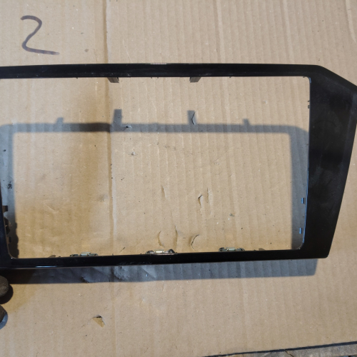 Рамка Облицовка Мултимедия 3G8858069B Volkswagen Passat B9 1.5 eTSI 150кс 2024г Бензин