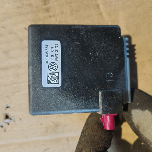 Антена Усилвател Задна Броня 3G9035534 Volkswagen Passat B9 1.5 eTSI 150кс 2024г Бензин