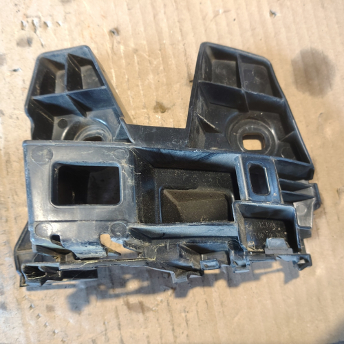 Скоба Държач Ляво Задна Броня 3G9807483A Volkswagen Passat B9 1.5 eTSI 150кс 2024г Бензин