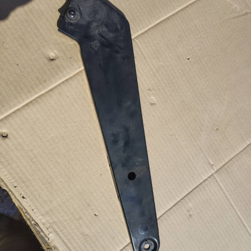 Скоба Държач Фар Дясно 3G0805932 Volkswagen Passat B9 1.5 eTSI 150кс 2024г