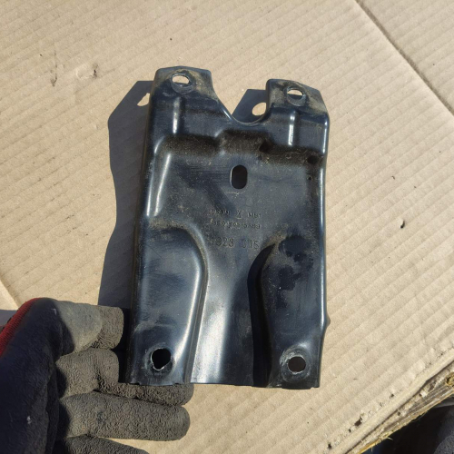 Опора Държач Предния Панел 3G0805569B Volkswagen Passat B9 1.5 eTSI 150кс 2024г