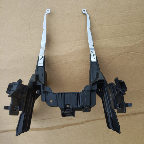 Носеща Скоба Централна Конзола D10A-G042Y Mazda CX3 4х4 77kW 1.5дизел 2015